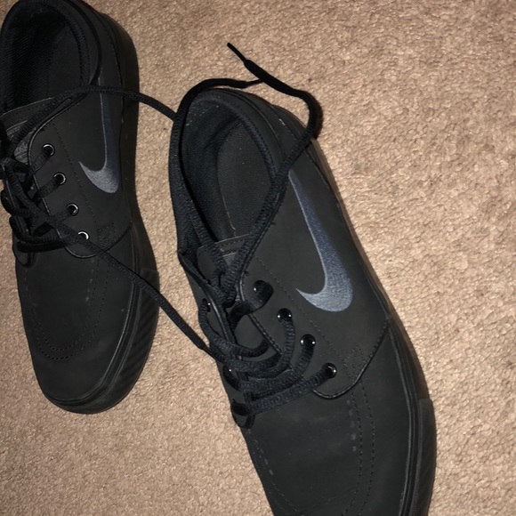 Casual Nike’s - Picture 3 of 5